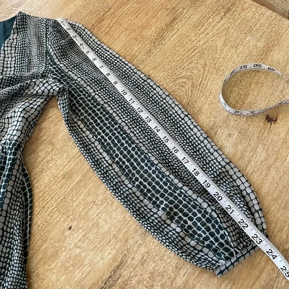 Banana Republic- Flounce Hem Chiffon V- Neck Dress - Picture 14 of 16